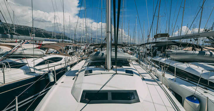 Chartern Sie segelboot in Marina Kastela - Dufour 470