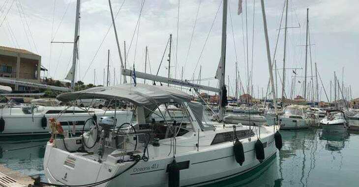 Rent a sailboat in Nidri Marine - Oceanis 41.1