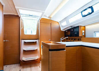 Rent a sailboat in Nidri Marine - Sun Odyssey 410