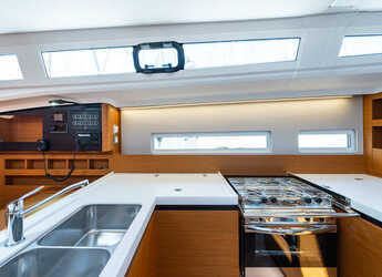 Rent a sailboat in Nidri Marine - Sun Odyssey 410