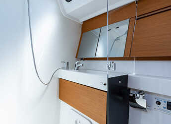 Rent a sailboat in Nidri Marine - Sun Odyssey 410