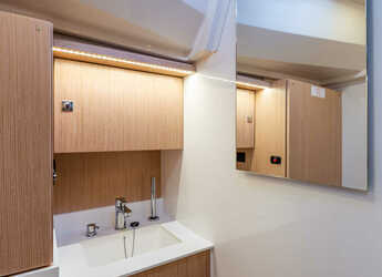 Rent a sailboat in Nidri Marine - Bavaria C45