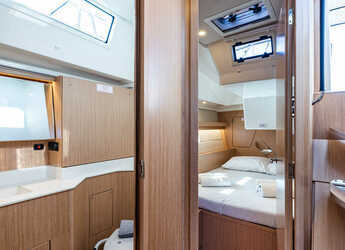 Rent a sailboat in Nidri Marine - Bavaria C45