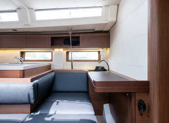 Rent a sailboat in Nidri Marine - Oceanis 51.1