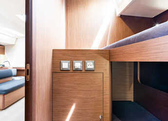 Rent a sailboat in Nidri Marine - Oceanis 51.1