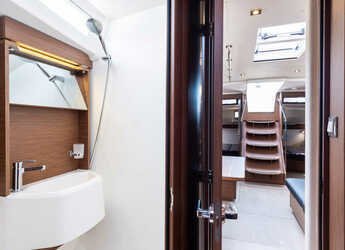 Rent a sailboat in Nidri Marine - Oceanis 51.1