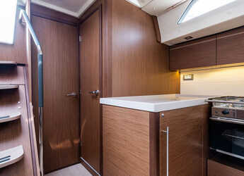 Rent a sailboat in Nidri Marine - Oceanis 51.1