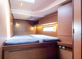 Rent a sailboat in Nidri Marine - Oceanis 51.1