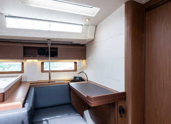 Rent a sailboat in Nidri Marine - Oceanis 51.1