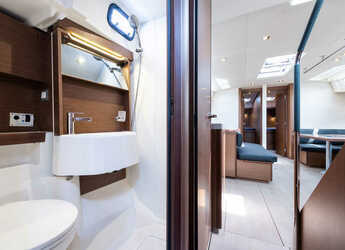 Rent a sailboat in Nidri Marine - Oceanis 51.1