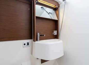 Rent a sailboat in Nidri Marine - Oceanis 51.1