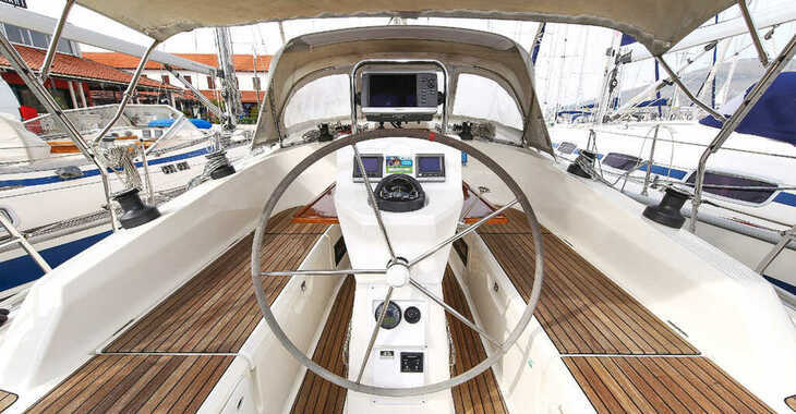 Rent a sailboat in Veruda Marina - Bavaria Cruiser 36 