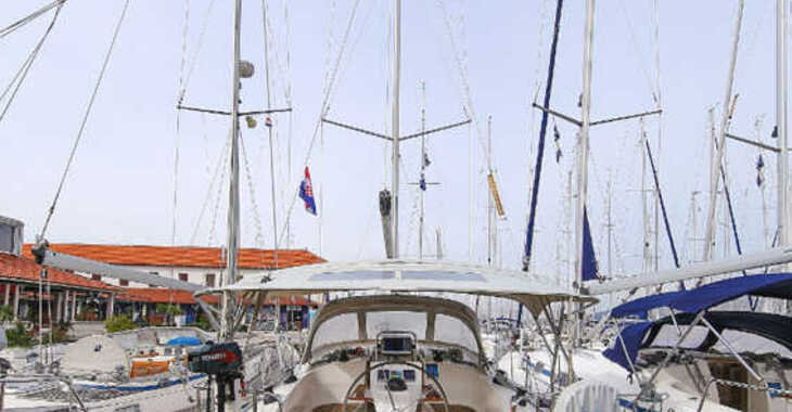 Rent a sailboat in Veruda Marina - Bavaria Cruiser 36 