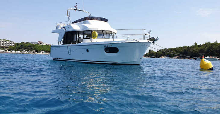 Rent a motorboat in Marina Kornati - Swift Trawler 35