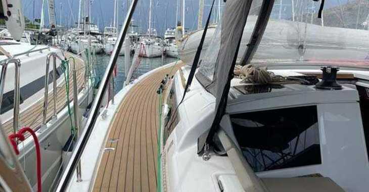 Rent a sailboat in SCT Marina Trogir - Dufour 430 - 3 cab.