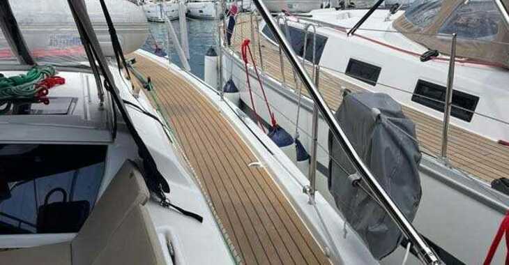 Rent a sailboat in SCT Marina - Dufour 430 - 3 cab.