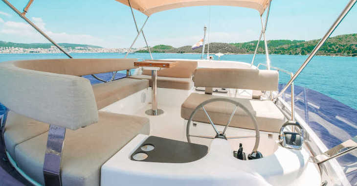Rent a motorboat in Punat - Bavaria E40 Fly