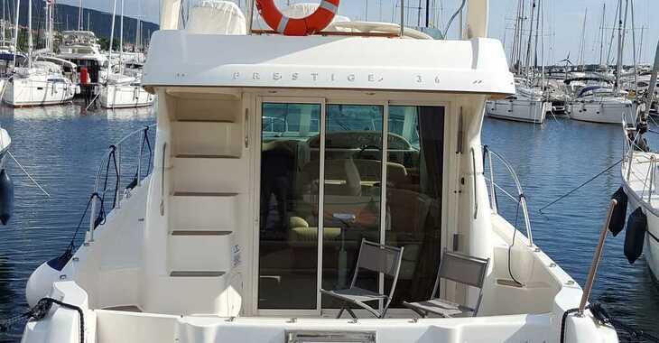 Rent a motorboat in Punat - Prestige 36 Fly