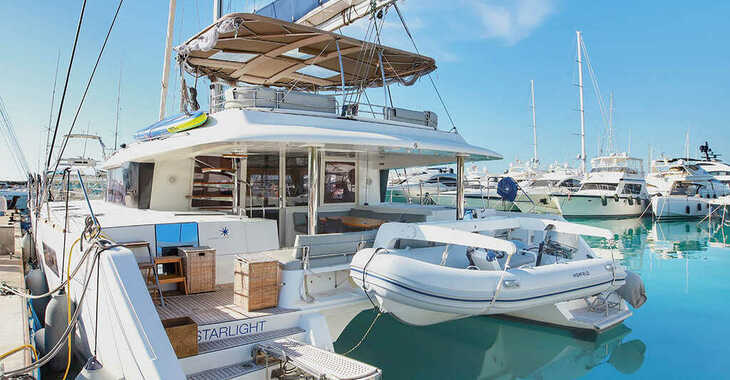 Rent a catamaran in Agios Kosmas Marina - Lagoon 560 S2 - 5 + 1 cab.