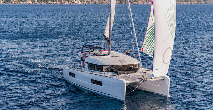 Rent a catamaran in Naviera Balear - Lagoon 40 - 3 + 2 cab
