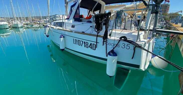 Rent a sailboat in Marina Cala de Medici - Oceanis 35.1
