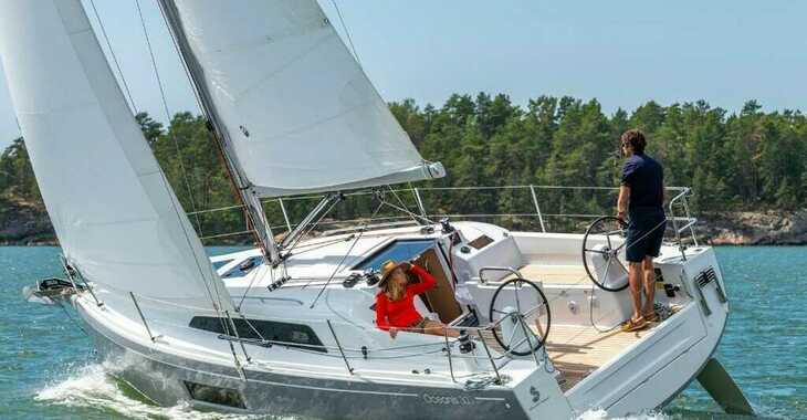 Rent a sailboat in Cala dei Sardi - Oceanis 30.1