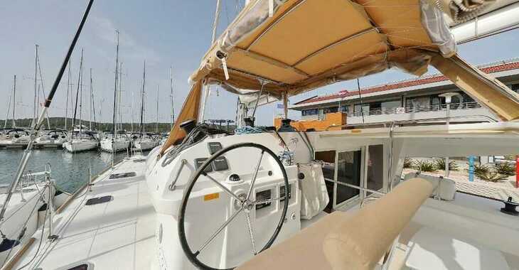 Rent a catamaran in Veruda - Lagoon 400 - 4 + 2 cab.