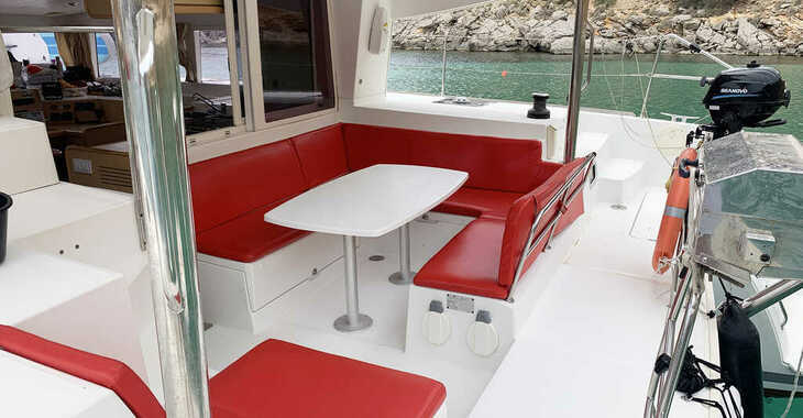 Rent a catamaran in Club Náutico Ibiza - Lagoon 400
