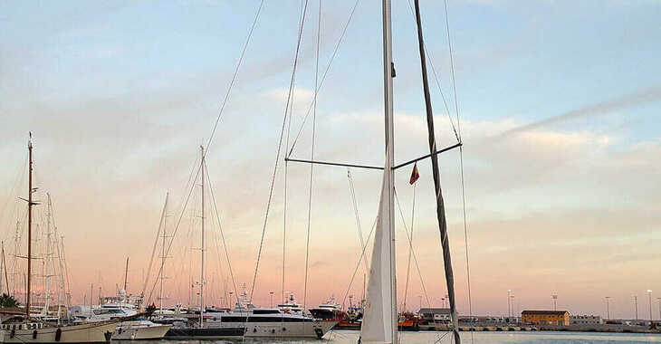 Rent a sailboat in El Arenal - Bavaria Cruiser 33
