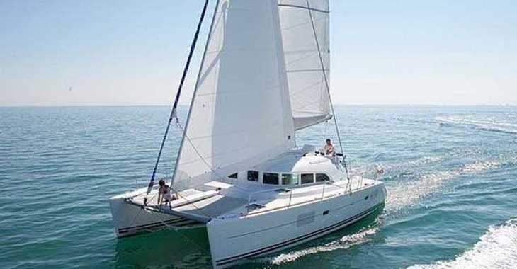 Rent a catamaran in Marina el Portet de Denia - Lagoon 380 S2