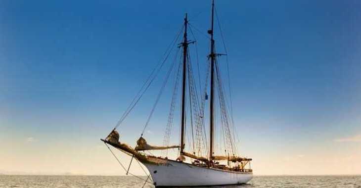 Rent a schooner in Ibiza Magna - La Bella Lola