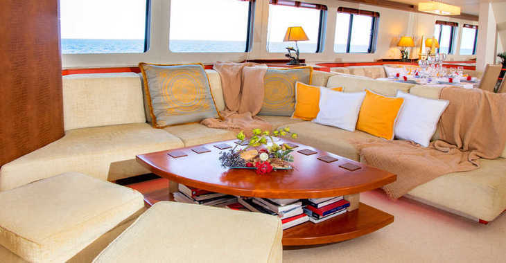 Chartern Sie yacht in Port Vell - HESSEN 98