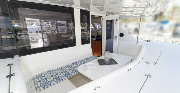 Alquilar catamarán en Naviera Balear - Leopard 444
