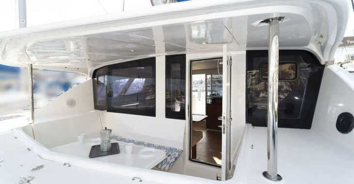 Rent a catamaran in Naviera Balear - Leopard 444