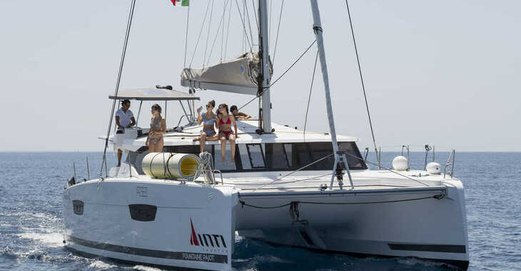 Chartern Sie katamaran in Marsala Marina - Fountaine Pajot Astréa 42