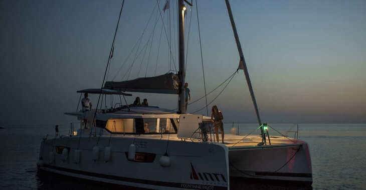 Rent a catamaran in Marsala Marina - Fountaine Pajot Astréa 42