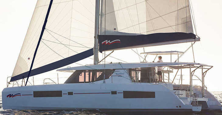 Alquilar catamarán en Marina di Cannigione - Moorings 4500