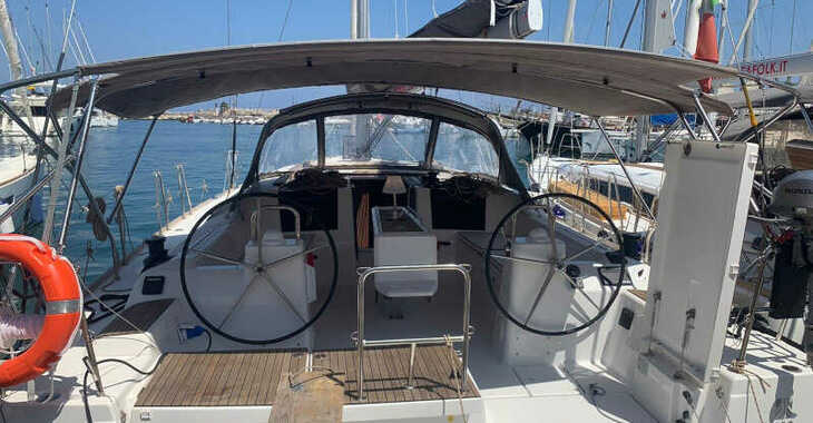Chartern Sie segelboot in Marina di Portorosa - Dufour 460