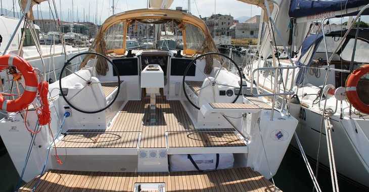 Rent a sailboat in Marina di Portorosa - Dufour 382