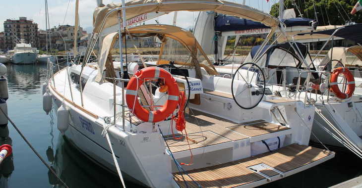 Chartern Sie segelboot in Marina di Portorosa - Dufour 382