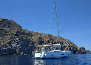 Rent a sailboat in Marina di Portorosa - Dufour 390 Grand Large