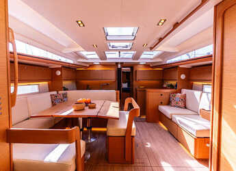 Rent a sailboat in Marina di Portorosa - Dufour 520 Grand Large