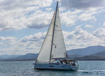 Rent a sailboat in Marina di Portorosa - Dufour 520 Grand Large