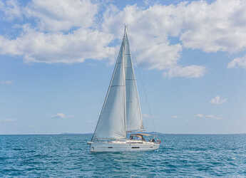 Rent a sailboat in Marina di Portorosa - Dufour 520 Grand Large