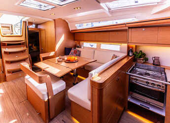 Rent a sailboat in Marina di Portorosa - Dufour 520 Grand Large