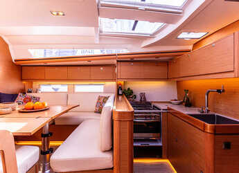 Rent a sailboat in Marina di Portorosa - Dufour 520 Grand Large