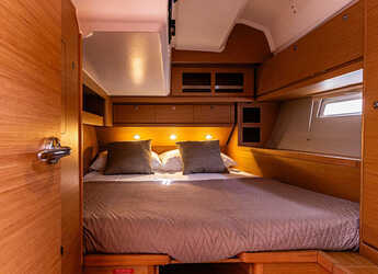 Rent a sailboat in Marina di Portorosa - Dufour 520 Grand Large