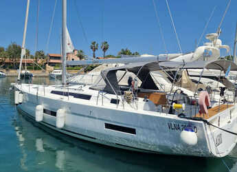 Rent a sailboat in Marina di Portorosa - Dufour 530 Grand Large Albus
