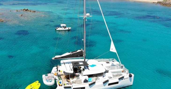 Rent a catamaran in Marina Porto Antico - Lagoon 40