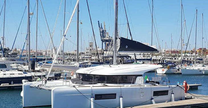 Chartern Sie katamaran in Marina Porto Antico - Lagoon 40
